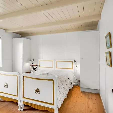 Jamie - 200m From The Sea By Interhome *